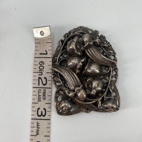 Sterling silver Lilly of the valley lapel clip - Picture 6 of 6